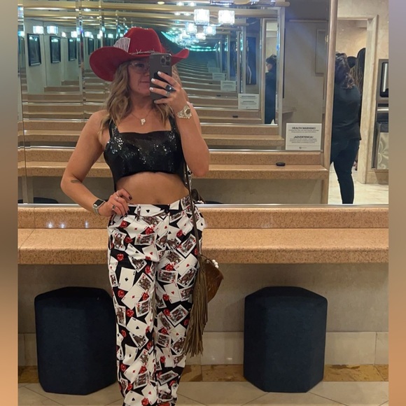 Meet your Posher, Taylor - Picture 4 of 5